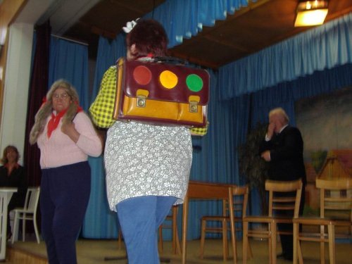 Hraje celá dědina aneb S veselou myslí na nesmysly. - 18.3.2006